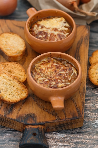 Soupe à l'oignon à la française