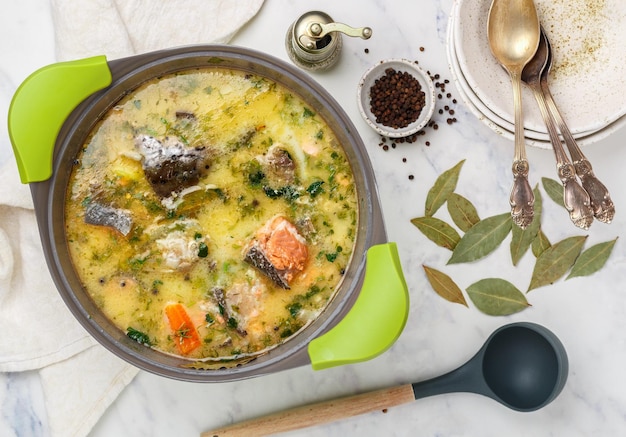 Soupe de poisson crémeuse