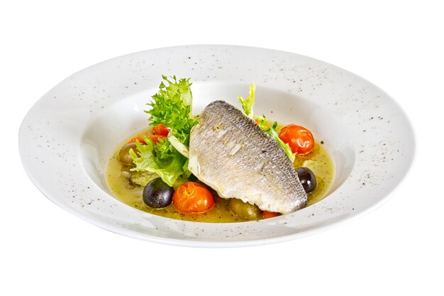 Soupe de poisson avec dorade et légumes