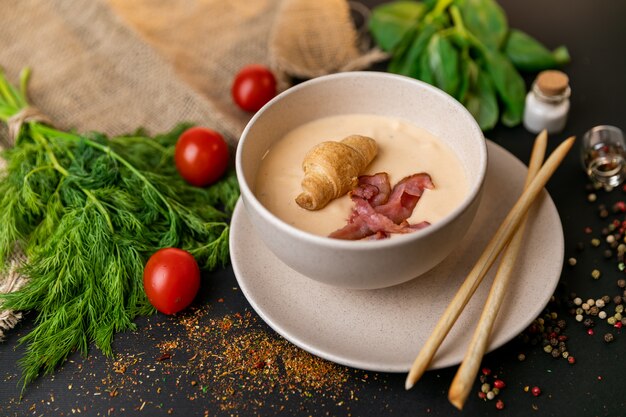 Soupe de poulet asiatique maison