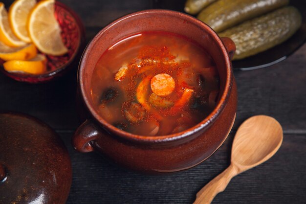 Soupe russe traditionnelle maison Solyanka