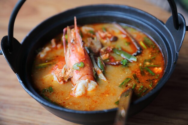 Soupe Tom yum , Tom yum aux crevettes , cuisine thaïlandaise