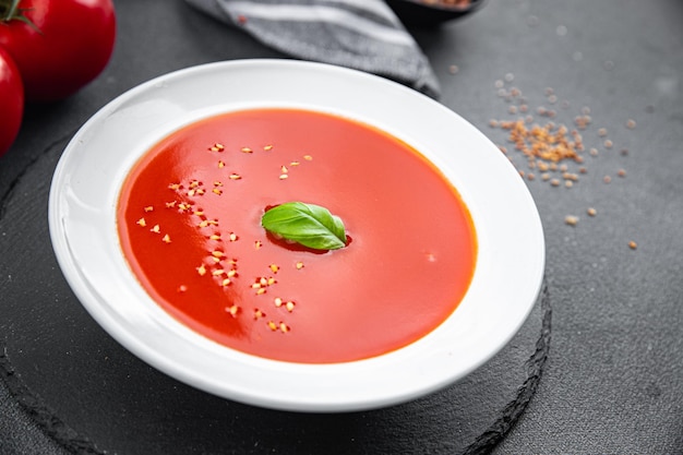 soupe de tomate gaspacho premier cours repas sain nourriture collation sur la table copie espace arrière-plan alimentaire