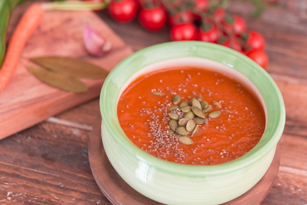 Soupe de tomates à la main