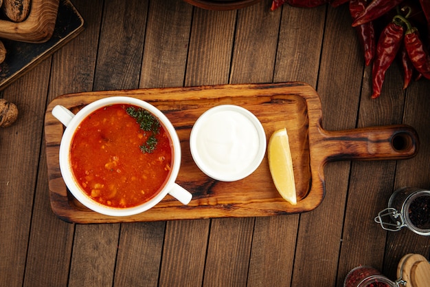 Soupe de viande préfabriquée de solyanka de plat russe