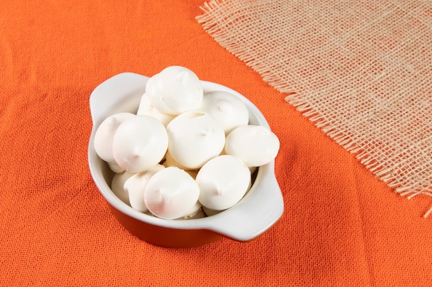 Soupir de boulangerie typique, fabriqué au Brésil. Bonbon à base de blanc d'oeuf et de sucre