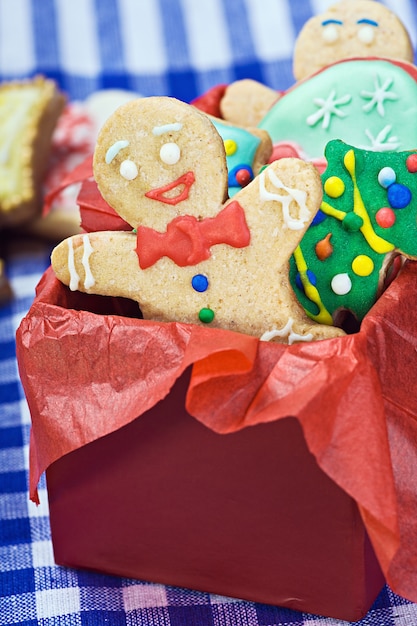 Souriant biscuits bonhomme en pain d'épice