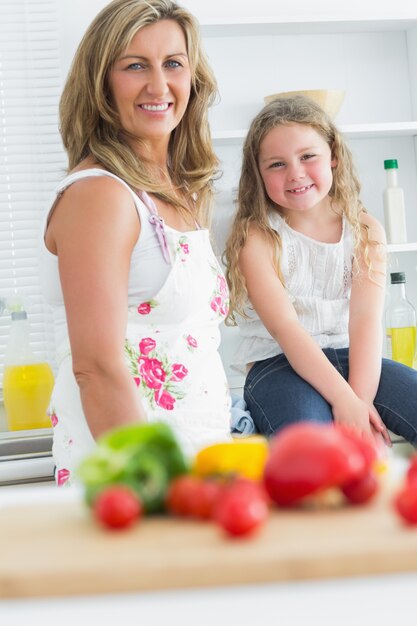 Souriant mère et fille