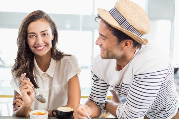 Sourire, couple, avoir, dessert