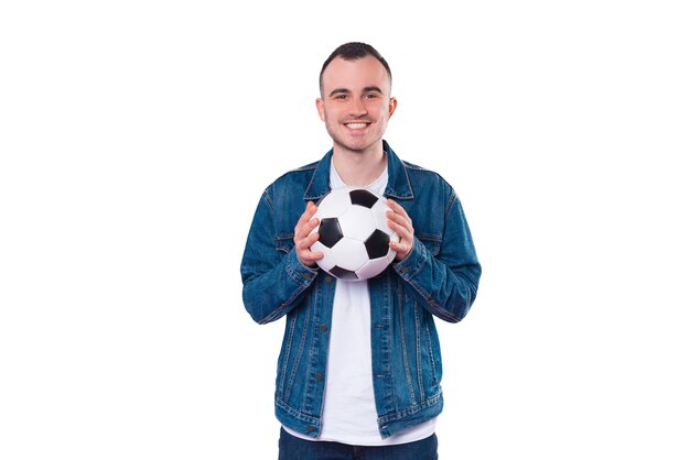 sourire, jeune homme, dans, tenue décontractée, ballon football