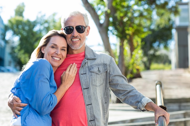 Sourire, mûrir, couple, debout, sentier