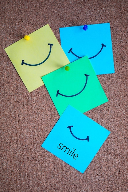 sourire sur le post it, sentiments et émotions