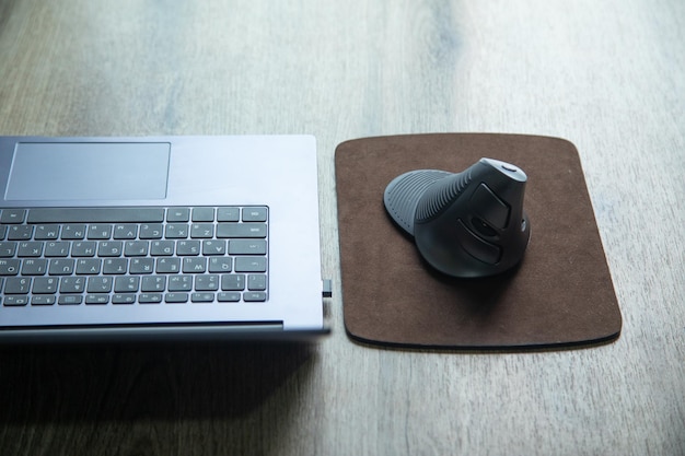 Souris d'ordinateur moderne avec clavier