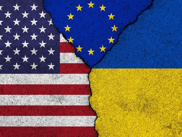 Soutien et aide des États-Unis et de l'Union européenne à l'Ukraine lors de l'invasion russe et des crimes sanglants contre les civils Photo d'arrière-plan des drapeaux de pays