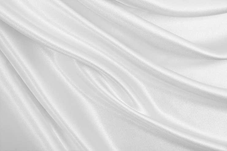 Photo soyeuse élégante soie blanche ou satin texture de tissu de luxe comme design d'arrière-plan de mariage