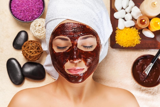 Spa de luxe au chocolat. Masque facial