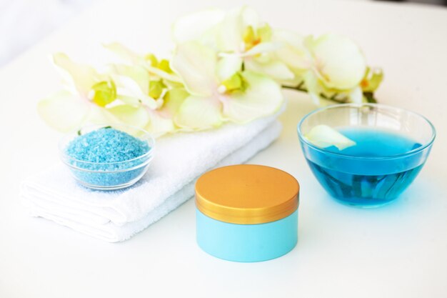 Spa. Soin de beauté au sel de bain bleu