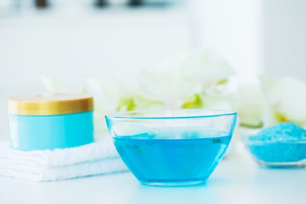 Spa. Soin de beauté au sel de bain bleu