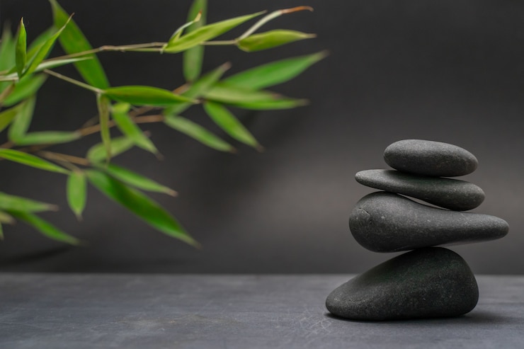 Photo spa zen pierres de basalte et feuilles de bambou vert massage bien-être détente