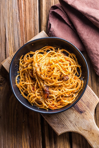 Spaghetti alla puttanesca, plat italien à base de pâtes