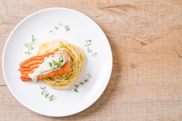 spaghetti au saumon frit