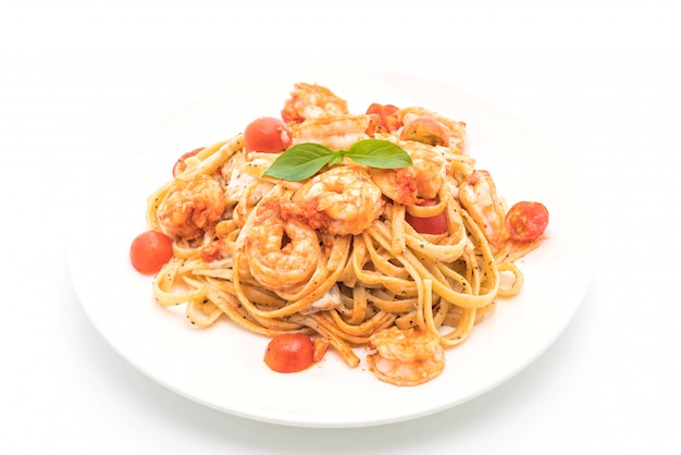 spaghetti aux crevettes et tomates