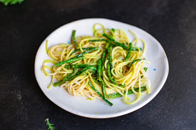 spaghetti aux haricots verts sauce aux asperges pâtes au fromage