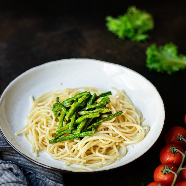 spaghetti aux haricots verts sauce aux asperges pâtes au fromage