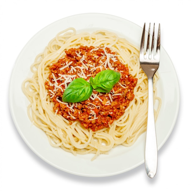 Spaghetti bolognaise sur une plaque blanche