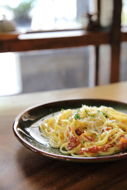 Spaghetti carbonara sur gros plan