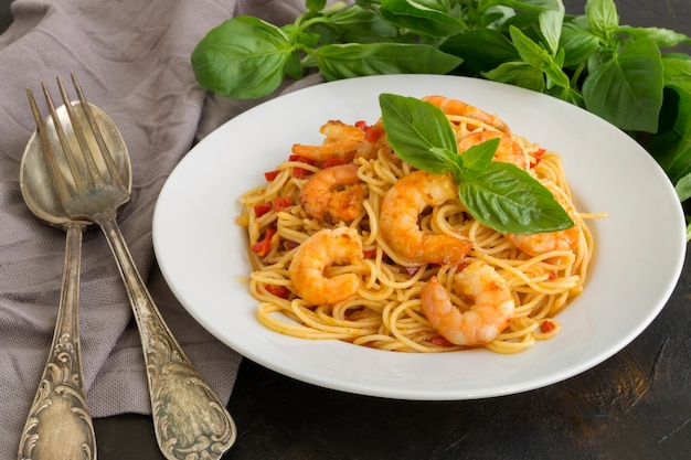 Spaghetti et crevettes.