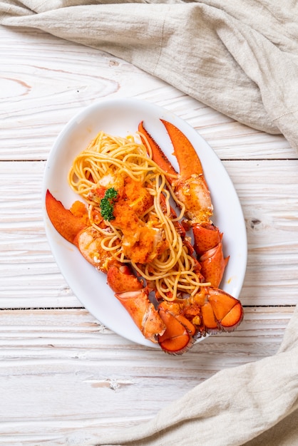 spaghetti de homard aux œufs de crevettes