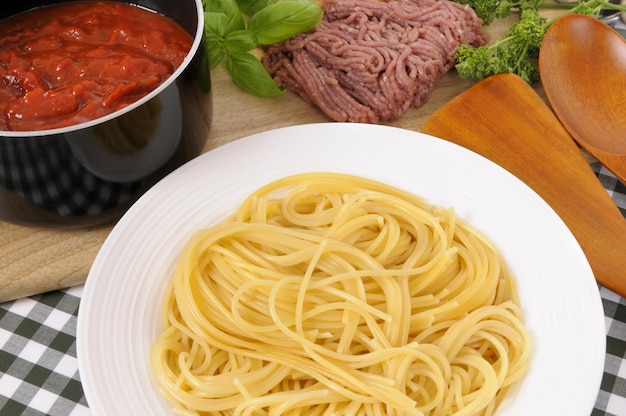 Spaghetti avec des ingrédients