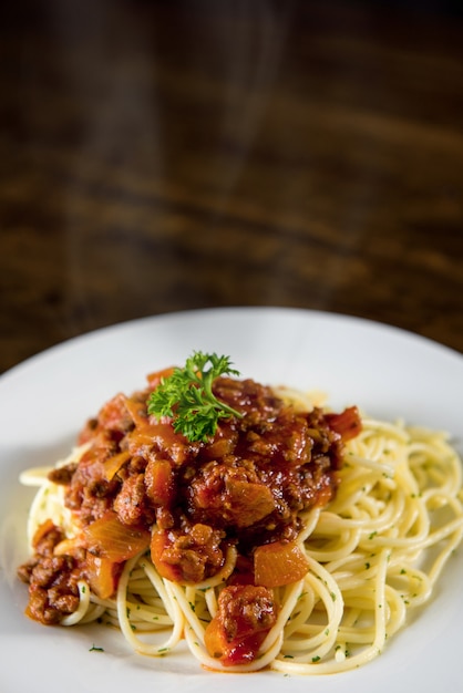 Spaghetti italien à la sauce à la viande bolognaise