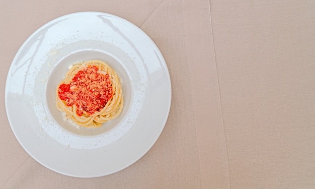 Spaghetti à la sauce tomate et au parmesan