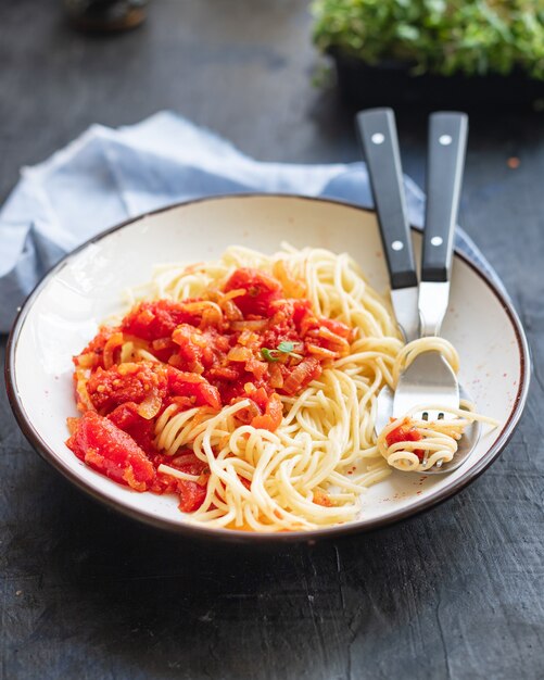 spaghetti sauce tomate pâtes sauce bolognaise légumes salsa cuisine italienne classique