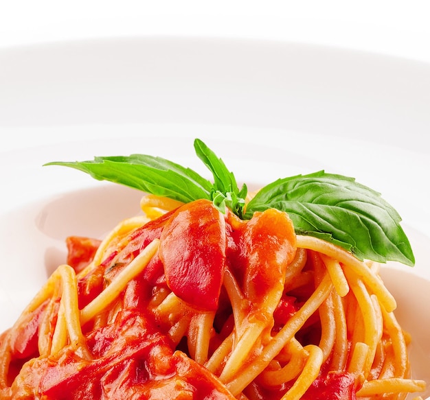 Spaghetti à la sauce tomate et tomates cerises au basilic