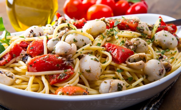 Spaghetti à la seiche et aux tomates