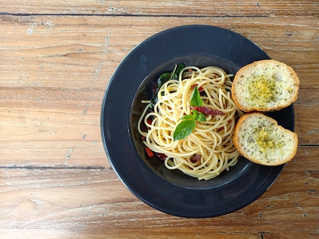 Photo spaghetti sur la table