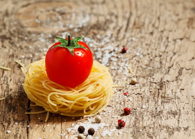 Photo spaghetti et tomate