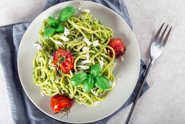 Spaghettis au pesto