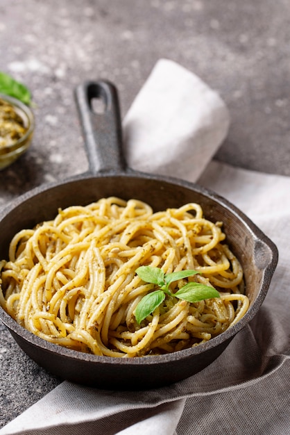 Spaghettis italiens au pesto