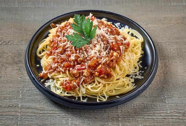 des spaghettis à la sauce bolognaise