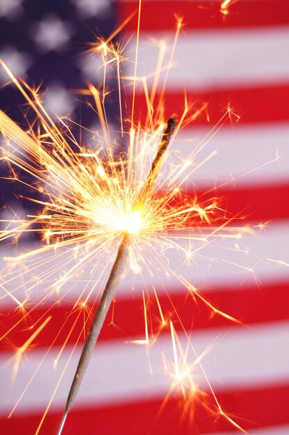 Photo sparkler et le drapeau des états-unis