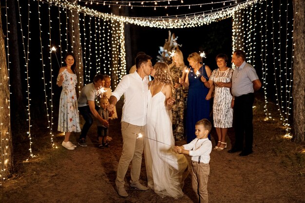 Sparklers au mariage des jeunes mariés