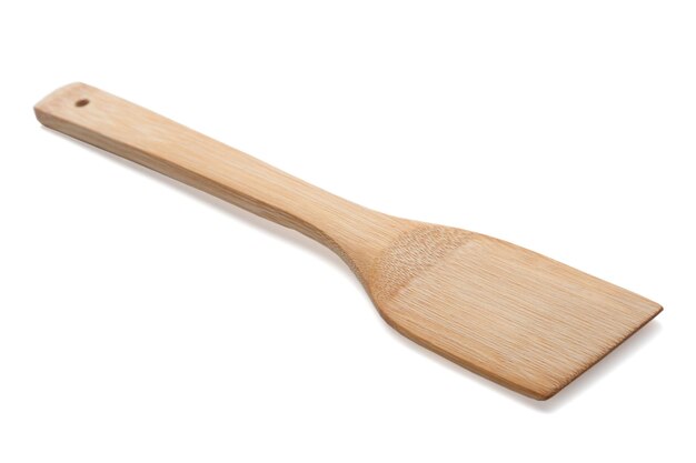 Spatule en bois isolé sur fond blanc