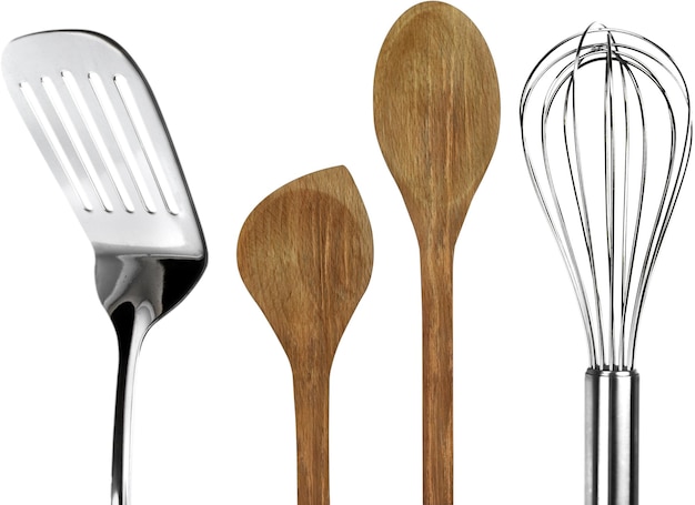 Spatule avec cuillères en bois et fouet métallique - Isolé