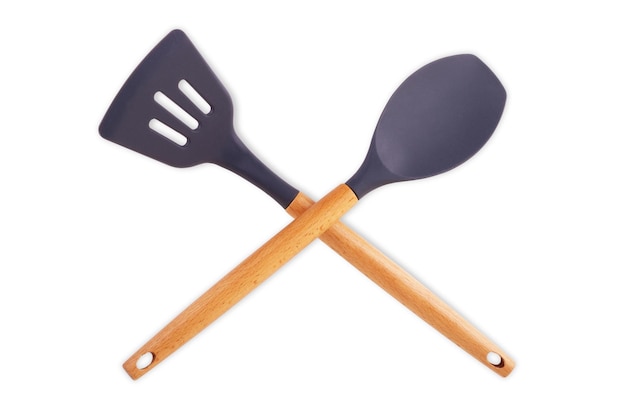 Spatule de cuisine sur fond blanc isolé