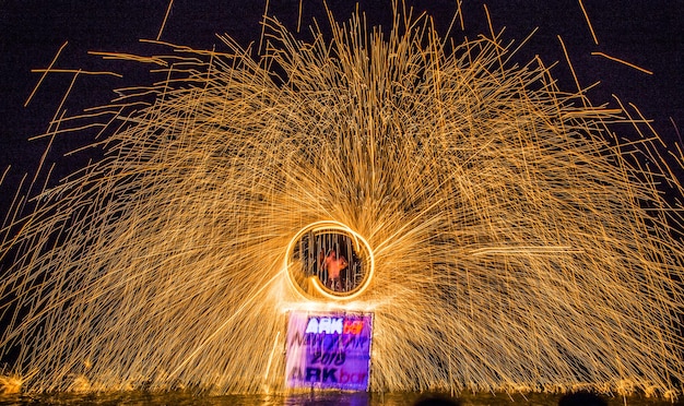 Spectacle de feu sur la plage, Chaweng Beach, Ko Samui, Thaïlande