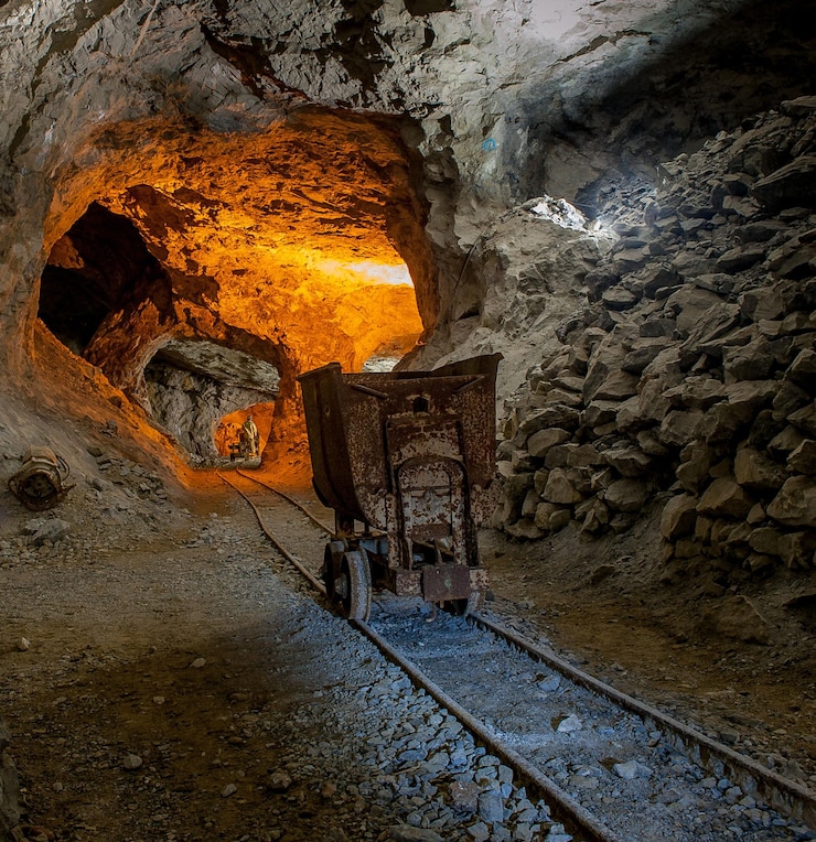 Photo spectaculaire mine de zinc désaffectée